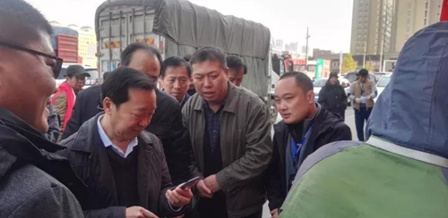 1201省食药监局实地调研惠济区毛庄农产品批发市场追溯系统建设3_副本.jpg