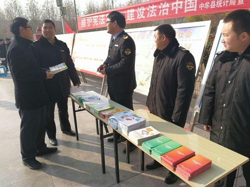 1204中牟县食药监管局积极开展“12.4国家宪法日”系列宣传活动1_副本.jpg