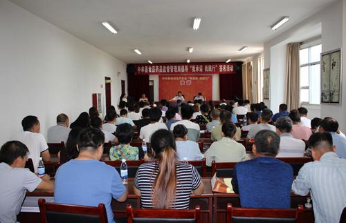 0713中牟县食药监管局开展食品生产企业 “我承诺 我践行”签名活动1_副本.jpg