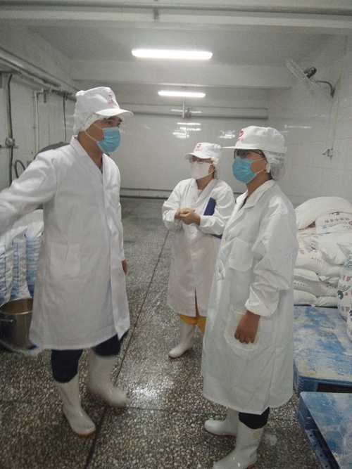 0919荥阳市食药监管局开展双节前月饼生产企业专项检查1_副本.jpg