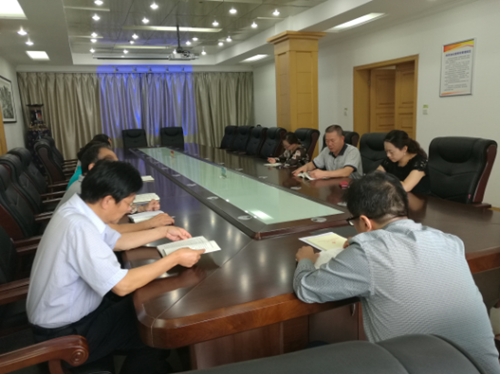 0920郑州市食药监管局组织开展学习贯彻市委十一届四次全体(扩大) 会议精神大讨论_副本.png