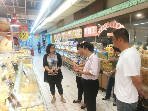0920新密市、中原区、金水区食药监管局开展双节期间食品安全专项检查3_副本.png