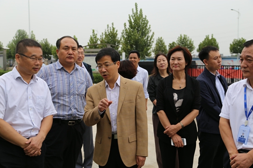 0928万正峰副市长检查我市食品生产企业 确保双节期间食品安全1_副本.jpg