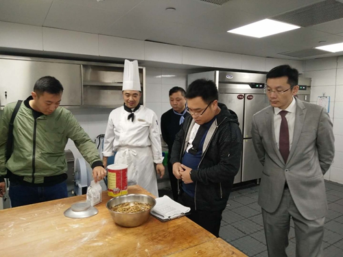 1011荥阳市食药监管局全力保障十五届象棋世锦赛期间餐饮食品安全3_副本.jpg