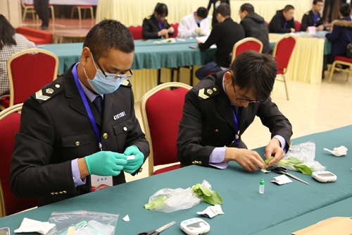 1027郑州市举办第十四届职工技术运动会食品药品监管系统第一届流通环节食品安全监管技能大比武4_副本.jpg
