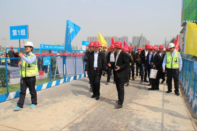 会议组织对示范项目先进管理措施进行现场观摩.jpg